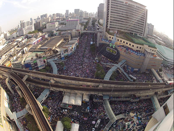 Bangkok trong ngày đầu bị 'đóng cửa' ảnh 7